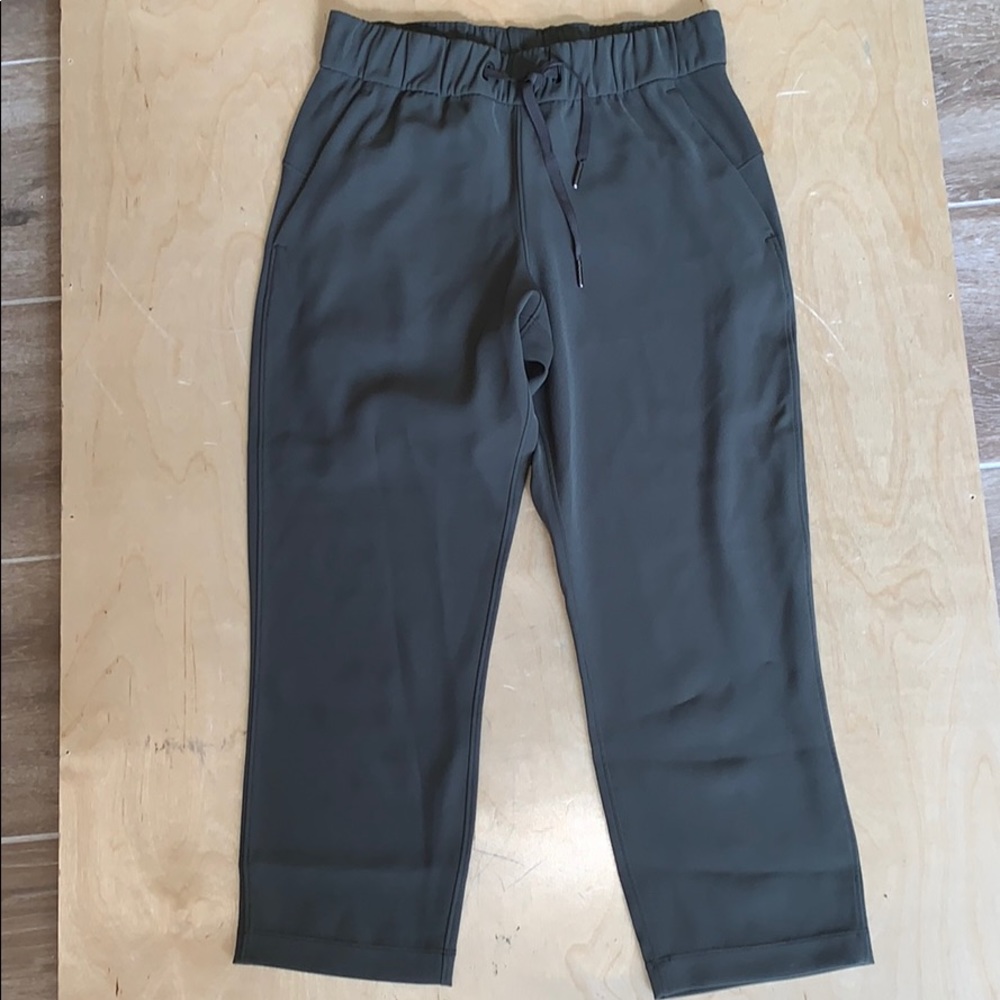 Lululemon On the Fly Crop (Woven)